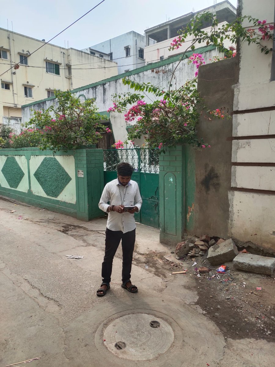Works_SPT_3's tweet photo. Inspection of work site undertaken to reconstruct damagedmanhole at Redhills O&amp;M Division 4. @HMWSSBOnline @MDHMWSSB @arvindkumar_ias @KTRBRS @TelanganaCMO @CVO_HMWSSB 
#Worksite_safety_is_public_safety 
#HMWSSBworks_SPT https://t.co/trTQnevETB