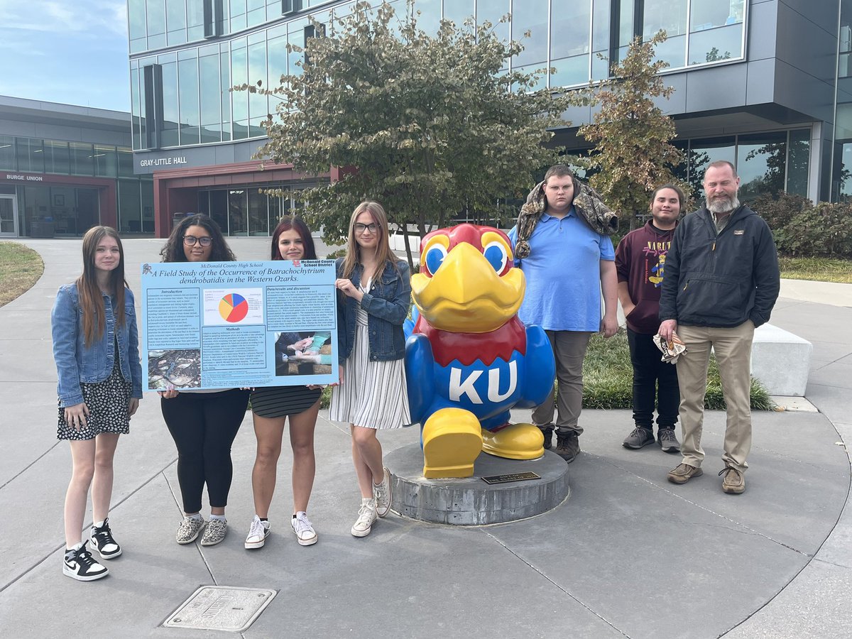 RoosterScience's tweet photo. Students finished their swabbing, and got results back. Based on their finding, neither Bd nor Bsal are found in the very upper reaches of the Elk River watershed. Then, they discussed their findings at the KS Herp Society Conference! https://t.co/AN4EA9D6aU