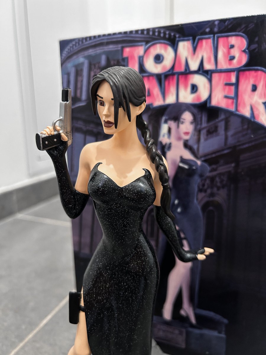 thrvnduil's tweet photo. oh. my. god. i cannot believe i own this very rare and absolutely wonderful statue #TombRaider #LaraCroft #Varner https://t.co/u6BbYKxruC
