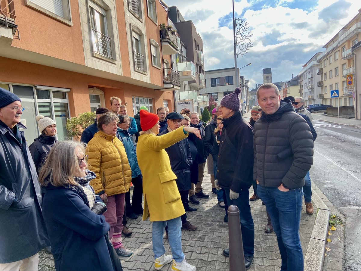 Viel Kritik, aber auch viele sehr gute Anregungen kamen von den Teilnehmenden des Spaziergangs durch Gasperich <a href="/CityLuxembourg/">Ville de Luxembourg</a> am Samstag, den 11.11. Am 15.11. 19.00 Uhr gibt es den Workshop zum selben Thema: Welches Mobilitätskonzept passt zu Gasperich? @ProVelo_lu <a href="/zug_lu/">ZUG - Zentrum fir Urban Gerechtegkeet a.s.b.l.</a>