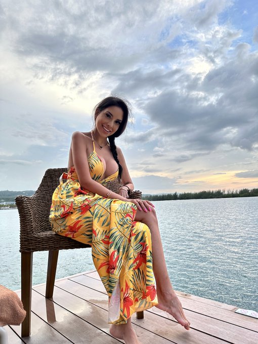 See all my newest content, specifically on onlyfans! The ONLY place you can chat with me and play ;)