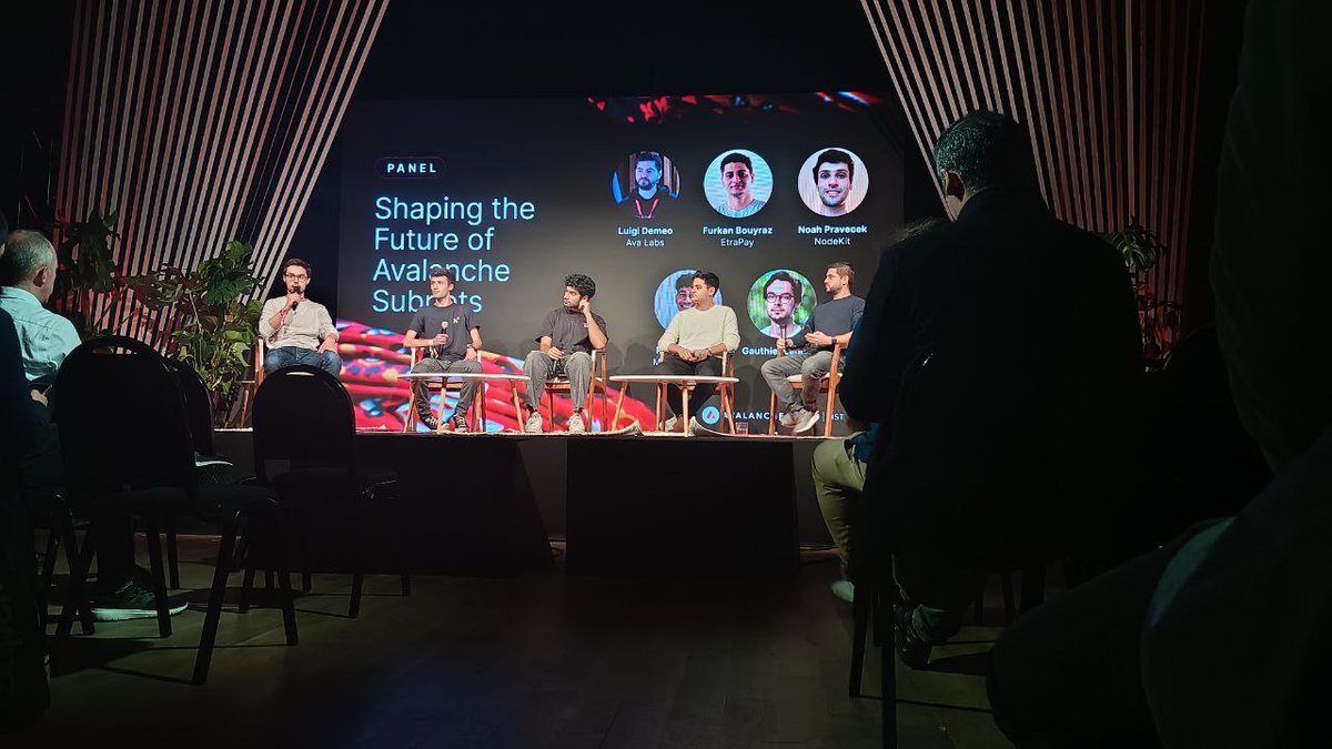 Great panel on the future of <a href="/avax/">Avalanche🔺</a> by some amazing young founders in the space here at Avalanche House Istanbul

Youngest panel - also one of the panels with the most brainpower <a href="/Nutymoon/">Gauthier Leonard 🔺🇪🇺</a> <a href="/noah_pravecek/">Noah Pravecek</a> <a href="/rushimanche/">rushi</a> <a href="/furkanrypt/">Furkan 🔺</a>