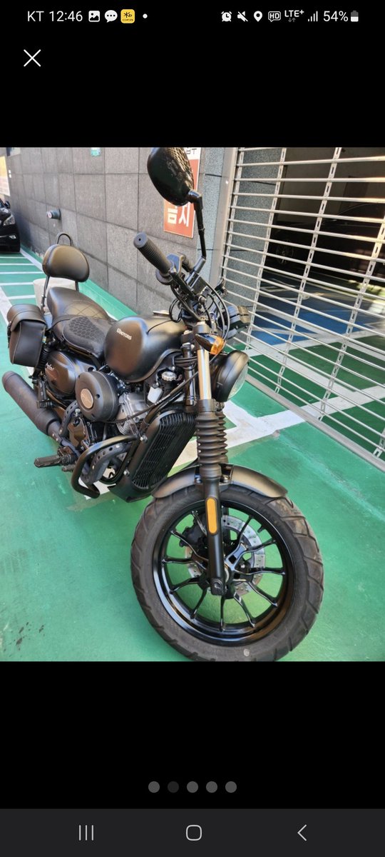 ActialT's tweet photo. シート変えてあげた
もう純正とくらべて
金玉潰しと言われる蟻の腰見たいな
タンクとの隙間が無くなり
タンクからシートまで滑らかに繋がるラインがイメージが迫力ずごいぞ
もう最初に買ってきた時とは
いろいろ大分変わったのでは?
#バイク乗りと繋がりたい https://t.co/v79y00w5UK