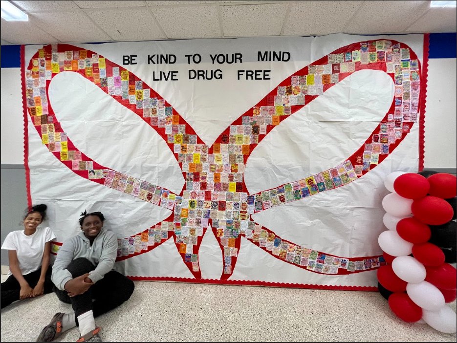 Broadview Middle is in a national competition for its fantastic Red Ribbon Mural.  You can vote once a day through November 16th.  Let's help them win!  🌟 Click the link and scroll down to the bottom to vote: wshe.es/fBXYhTkf | Please consider sharing too!