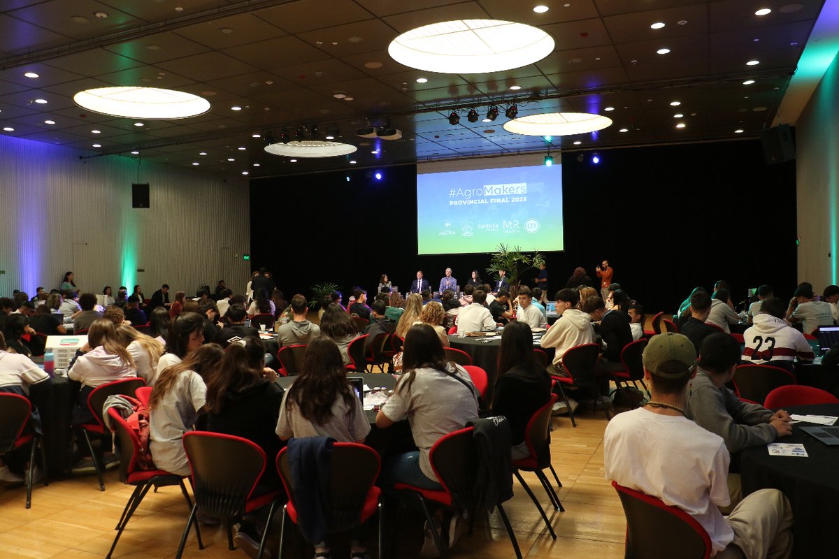 Durante toda la jornada, estudiantes y docentes terminarán de trabajar en sus 26 proyectos. Por la tarde será el momento de la premiación y cierre. ¿Qué proyecto ganará este año? (+)