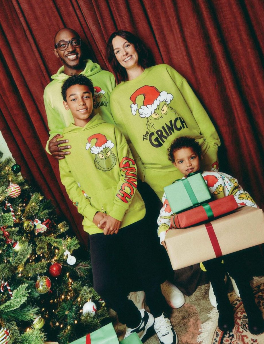 MoorSheffield's tweet image. When your whole family's ready to steal Christmas...🎄👨‍👩‍👦‍👦 💚 

Deck everyone out in matching Grinch 'fits from @primark this Christmas!

#Primark #TheGrinch #MatchingChristmas #ChristmasPJs