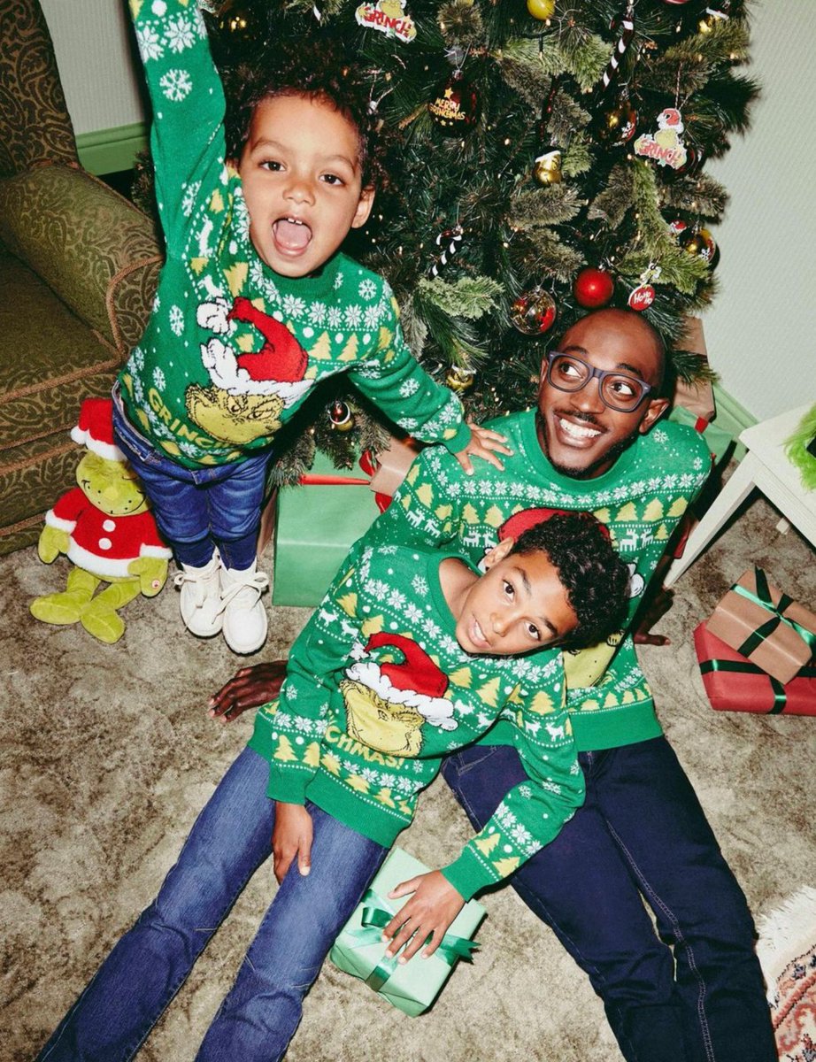 MoorSheffield's tweet image. When your whole family's ready to steal Christmas...🎄👨‍👩‍👦‍👦 💚 

Deck everyone out in matching Grinch 'fits from @primark this Christmas!

#Primark #TheGrinch #MatchingChristmas #ChristmasPJs