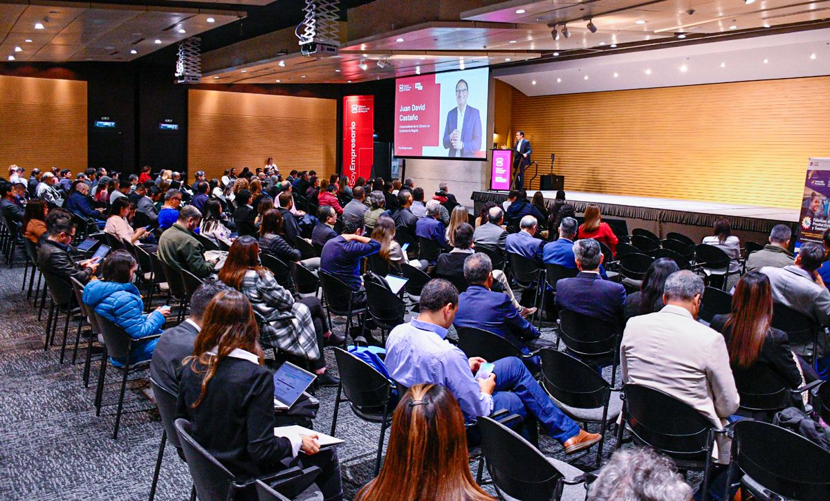 📢 #Hoy el <a href="/MincomercioCo/">MinComercio Colombia</a>, @Col_Productiva, <a href="/camaracomerbog/">Cámara de Comercio de Bogotá</a> y <a href="/compensar_info/">Compensar</a> presentamos el nuevo ciclo de #FábricasDeProductividadySostenibilidad para #Bogotá-Región.

📌Sigue este hilo para conocer más sobre el programa.