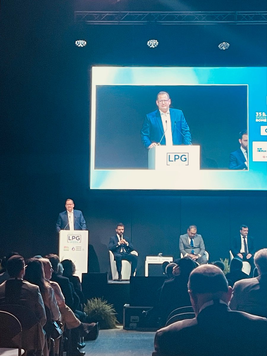 'Oberon Fuels converts the methane emissions produced by the dairy and poultry industries (~6% global emissions) into carbon-negative DME, which is blended with traditional #LPG (~2% global emissions) to reduce its carbon #footprint by more than 30%.' Cinch Munson, Vice