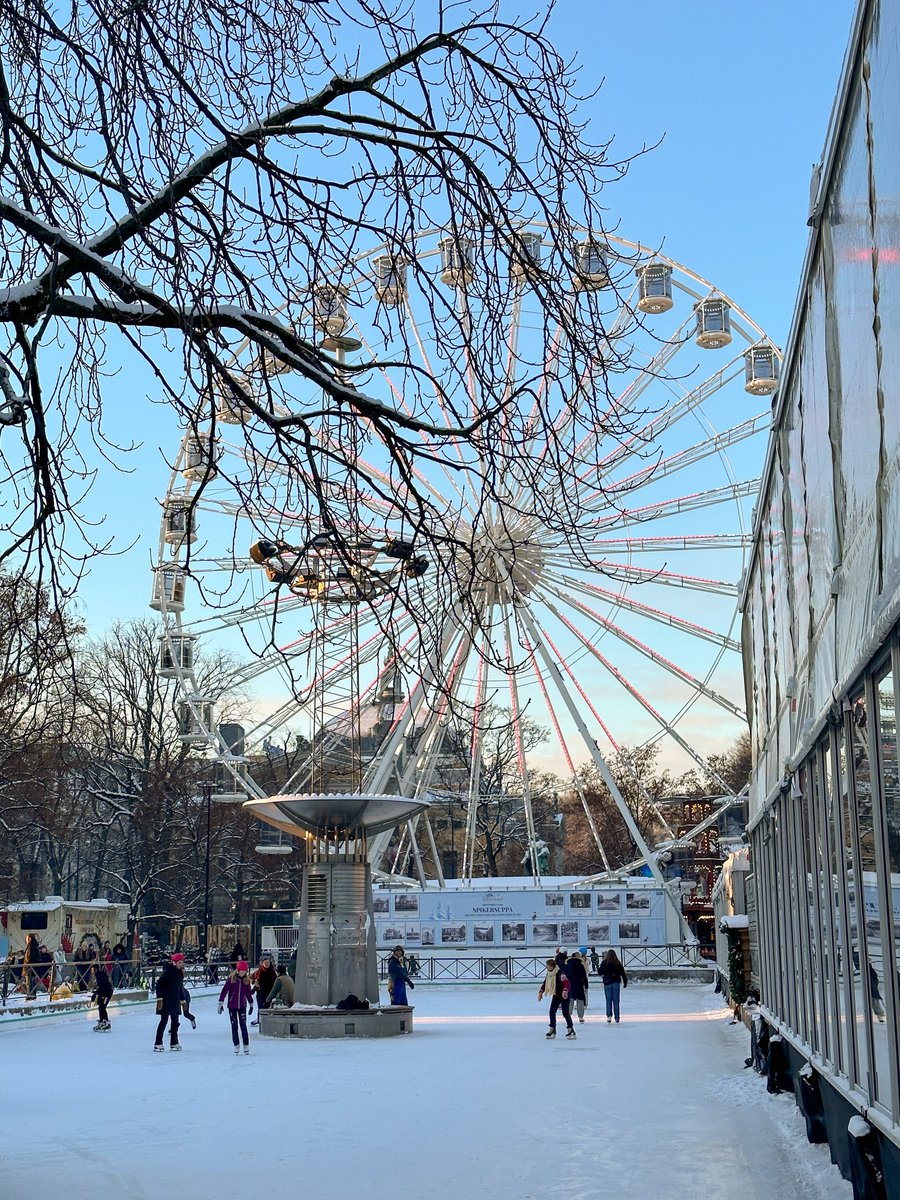 The Spikersuppa ice skating rink in the middle of Oslo city centre is open and free for everybody. 🙂 Bring your own ice skates, or rent a pair from the pavilion next to the rink for 200 NOK per day. The rink is closed during ice preparation between 9am and 10am. #oslo #visitoslo