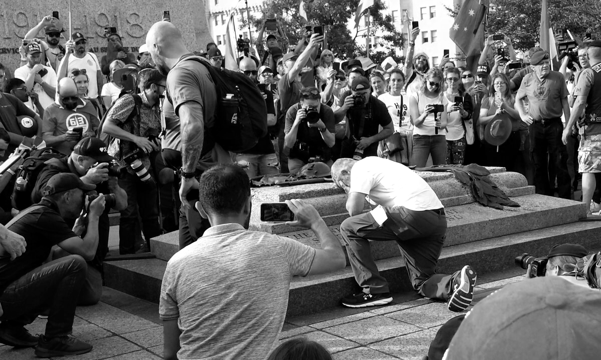 _rAiLrOaDeD_'s tweet image. James #Topp - Court Martial today - 9:30 am ... 
the Royal Westminster Regiment 530 Queens Avenue
#NewWestminster  #BC
Trial is expected to take 3 days.
#SidebarCanada
#CanadaMarches
❤️ 🇨🇦