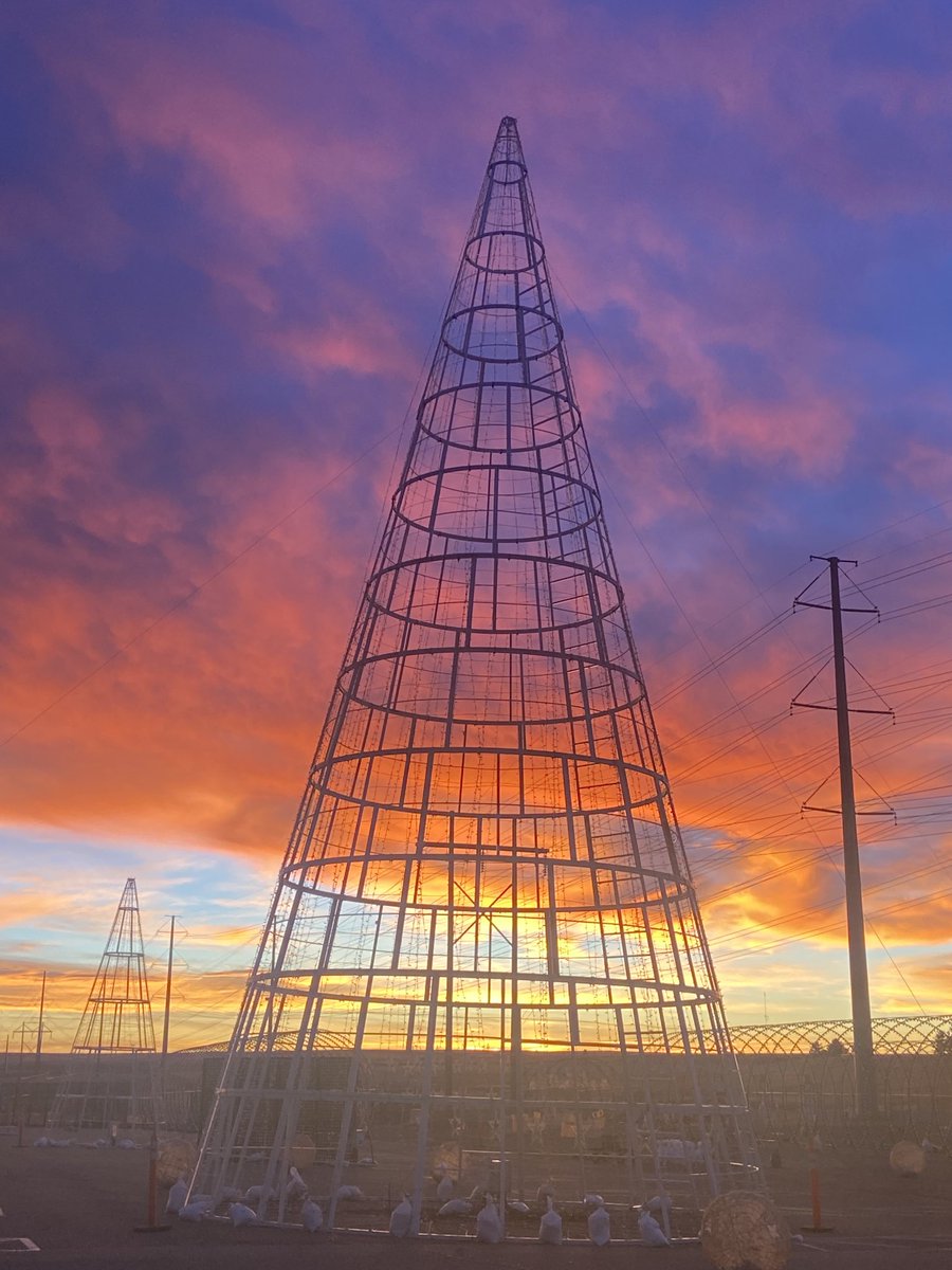 JJGill7's tweet photo. @BelenNBCLA @chris_tomer @crystalegger @EricaLopezTV @KylieBearseWX @LaurenCBS4 @MattMakens @GarofaloWX @9NEWS @KDVR With 41 days to go, #ChristmasInColor dawns at Arapahoe County Fairgrounds… https://t.co/V8Q9enaYi8