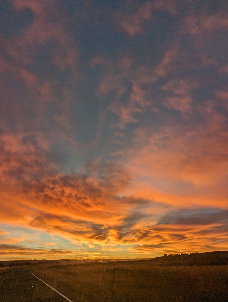 RoyalPeepsOnlne's tweet photo. Good morning.  Colorado sunrise this morning.

#sunrise #colorado #coloradolife #coloradogram #coloradolive #nature #sunriseavenue #coloradolove #sun #sunriselovers #coloradotography #sunrises #coloradoriver #coloradorockies #sky #sunrise_sunsets_aroundworld #coloradophotographer https://t.co/A4nt7DuIHq