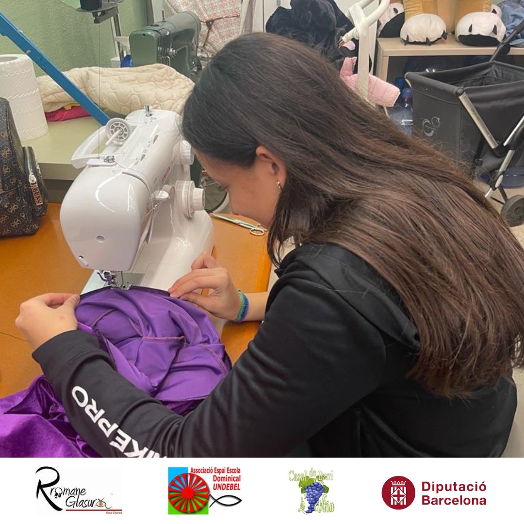 Taller de costura en comunidad Fashion kali con las jovenes de zona franca en coordinación con la Associació espai escola dominical UNDEBEL en el Casal La Vinya.

Con la costurera y diseñadora de moda Soraya Montero.

Subvencionado por la Generalitat y el Ayuntamiento de Bcn