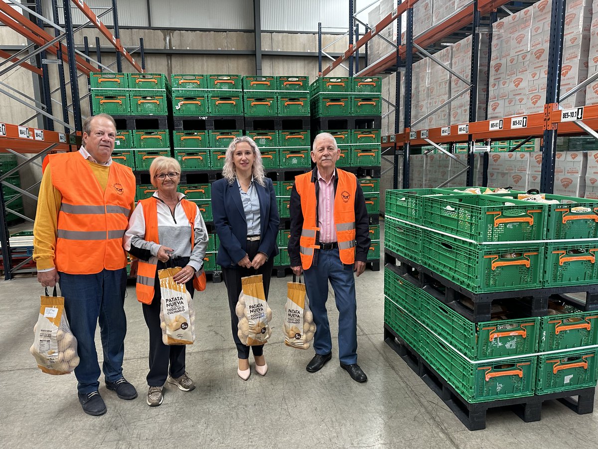 Una vez más Mercadona colabora con el Banco de Alimentos de Almería. En esta ocasión donando 22.000 kg de patatas.
Nuestro agradecimiento en nombre propio y de las entidades beneficiarias, que se ocuparan de hacerlas llegar a las personas más necesitadas.
#alimentaunavidamejor