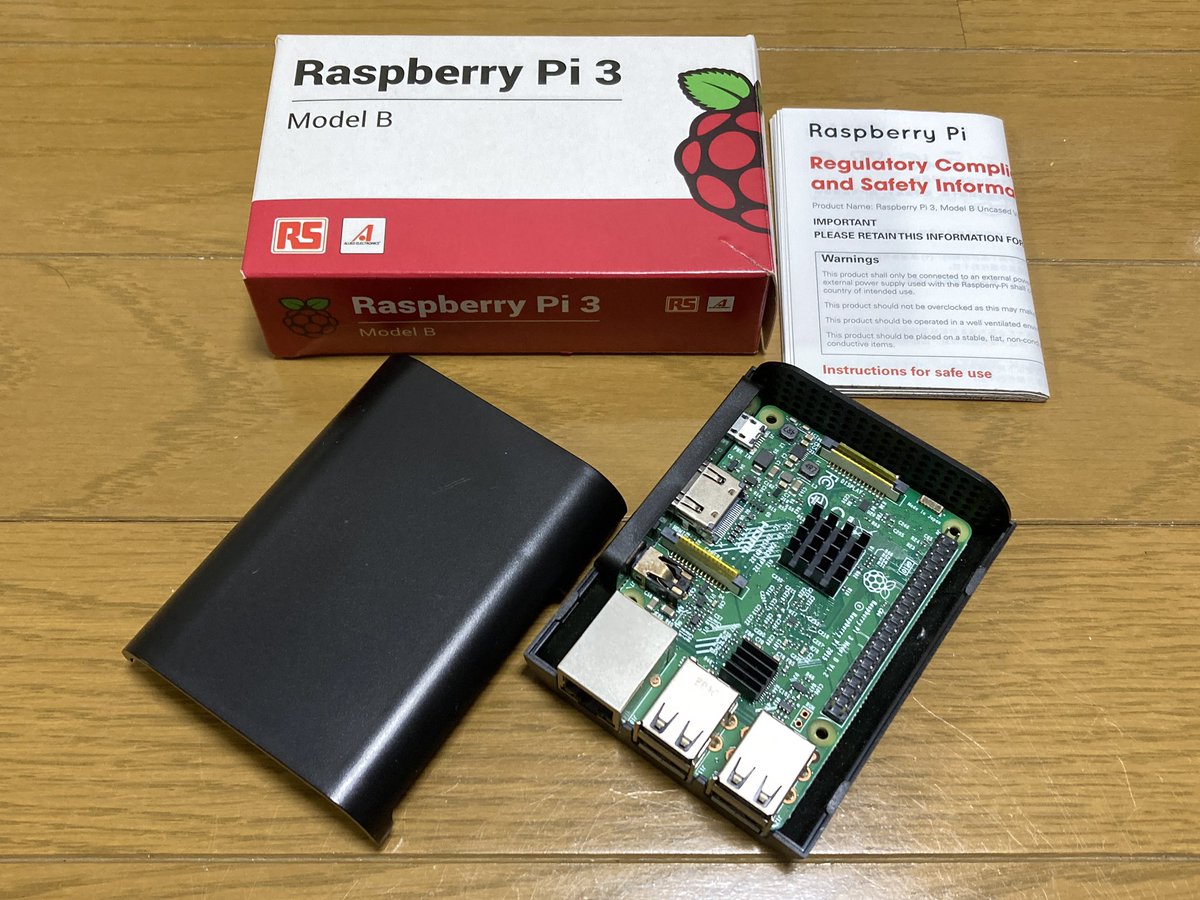 Funny_Place's tweet image. 探していたラズパイが見つかりました。うちのは Pi3B なのでだいぶ古いです。当時入れたOSが普通に起動したので、壊れてはいないと思います。せっかく引っ張り出したので、#MT32Pi を試してみたいですね。 #RaspberryPi3 #X68000Z #UART
