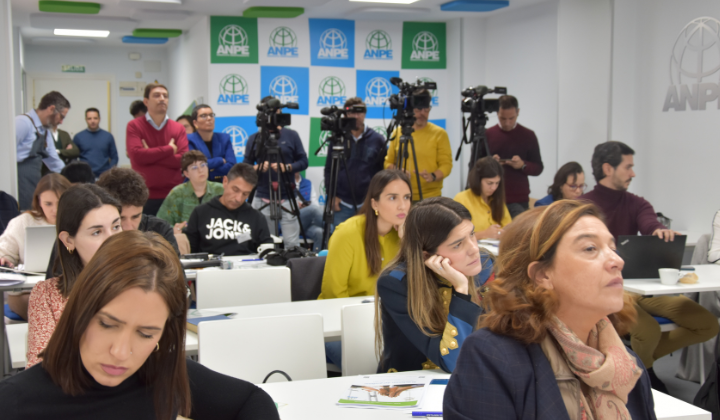 anpearagon's tweet photo. INFORME CURSO 2022-23 🎙️ Rueda de prensa
📗 Informe del Defensor del Profesor de ANPE de ámbito nacional
📌 Aumento de los casos en la etapa de Secundaria
⚠️ Toda la comunidad educativa necesita mejorar el bienestar emocional
🌐 https://t.co/1hjB4MzLQb
#DefensorDelProfesor https://t.co/VcfhFqJ2eQ
