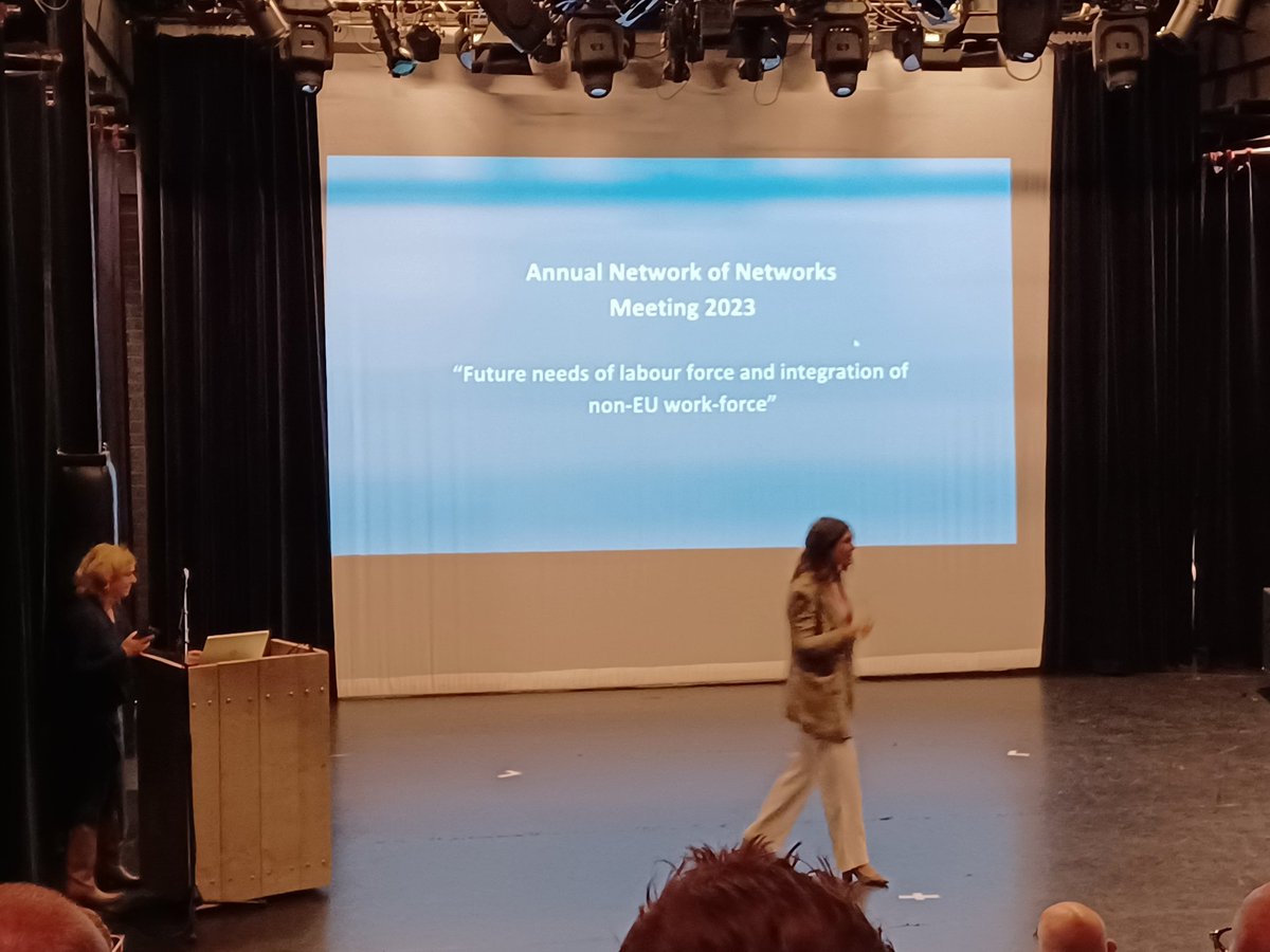Xabier_Egibide's tweet photo. Segundo día de #NetworksofNetworks en Tilburg-Holanda
Tras visitar  la empresa LAN Handling Technologies para conocer el modo en el que aborda la innovación y la formación de su personal, reflexionando sobre el reto de la formación de las personas migrantes y su integración https://t.co/DfVja3tPdO