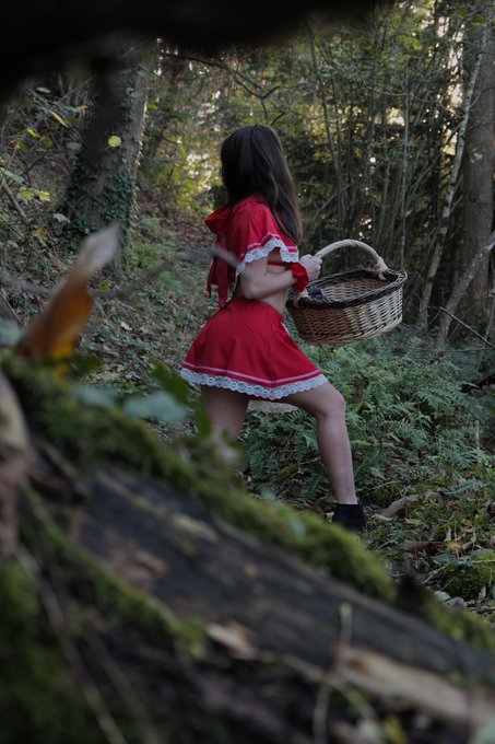 Who wants to come picking mushrooms with me ? 🍄  More pictures on my OF &rarr; https://t.co/iAVpQShyiM https://t