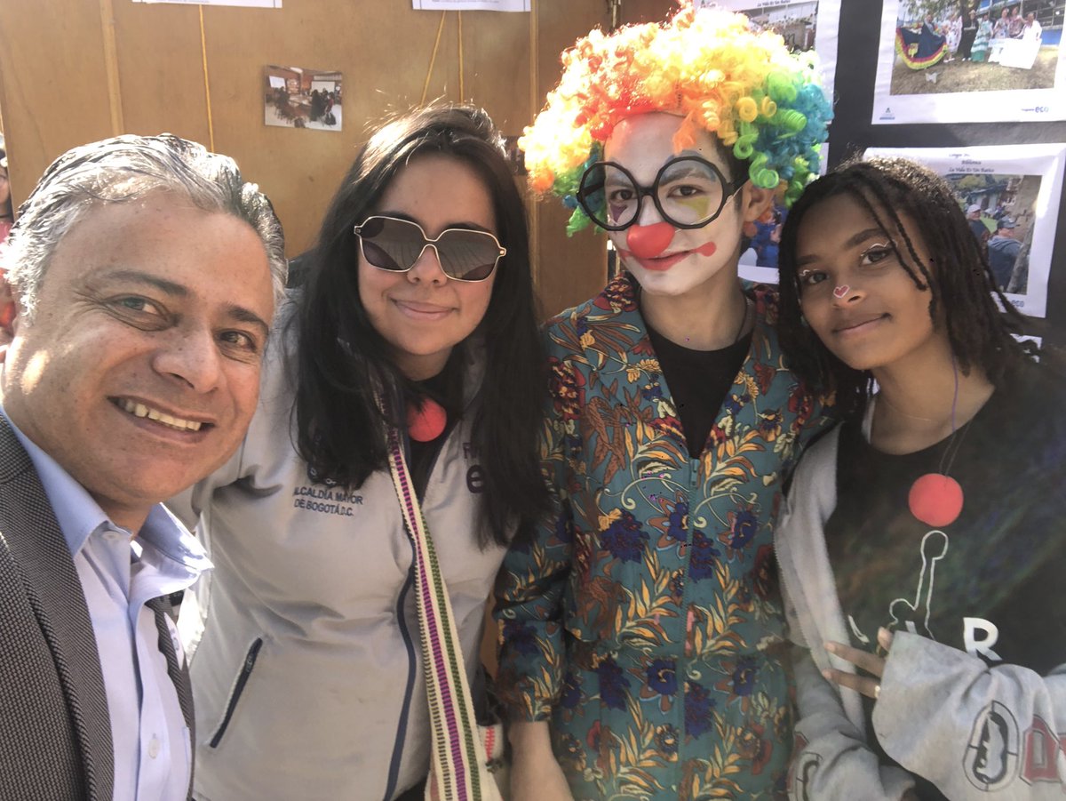 ColegiodelaBici's tweet image. [Hoy] En el cierre del #ProgramaECO de @Educacionbogota resaltamos la importancia de los Entornos educativos protectores y confiables para construir escuelas como territorios de paz. En Red podemos hacerlo mejor!
@Deidamiapiensa @nata_galindo89 @ColegiodelaBici @colegiofps