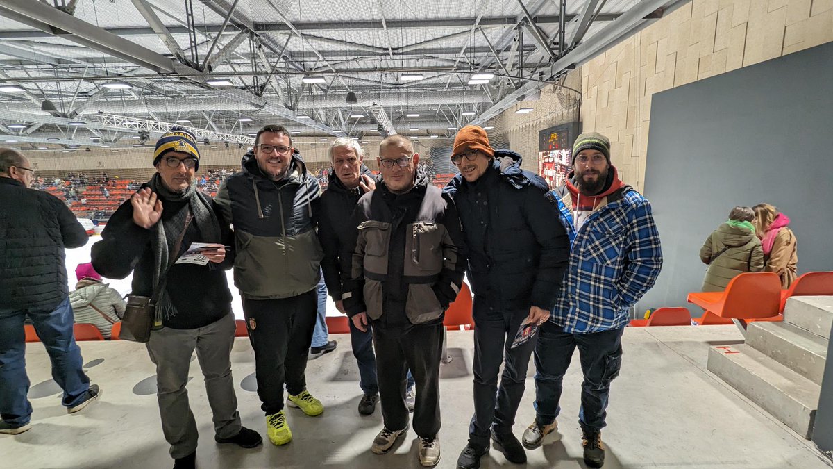 [#partenariat #sport #santé #usagers] 
Depuis 2021,<a href="/LesCorsairesFr/">Les Corsaires</a> invitent des patients suivis par l'équipe mobile La passerelle de@EpsmFlandres à participer à 4 rencontres de hockey/an. Le samedi 4 novembre dernier, ils ont pu assister à la victoire des joueurs dunkerquois👏👏