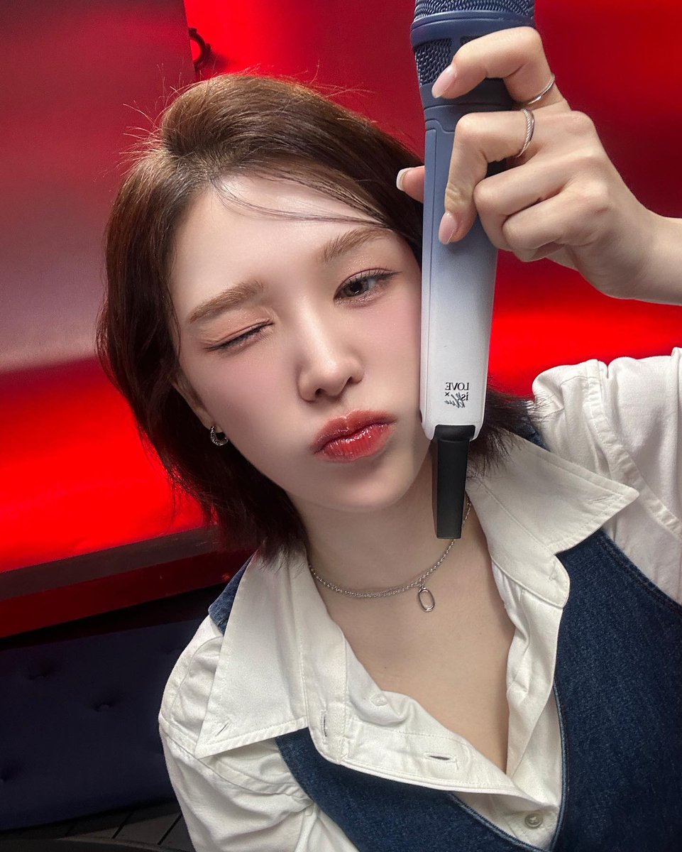 jonqiv's tweet image. @Weudy cie cie yg akhirnya rilis 3rd album. Congrats buat kambeknya yg keren banget apalagi suaranya anda tidak diragukan lagi, selalu ngademin hati 🤩