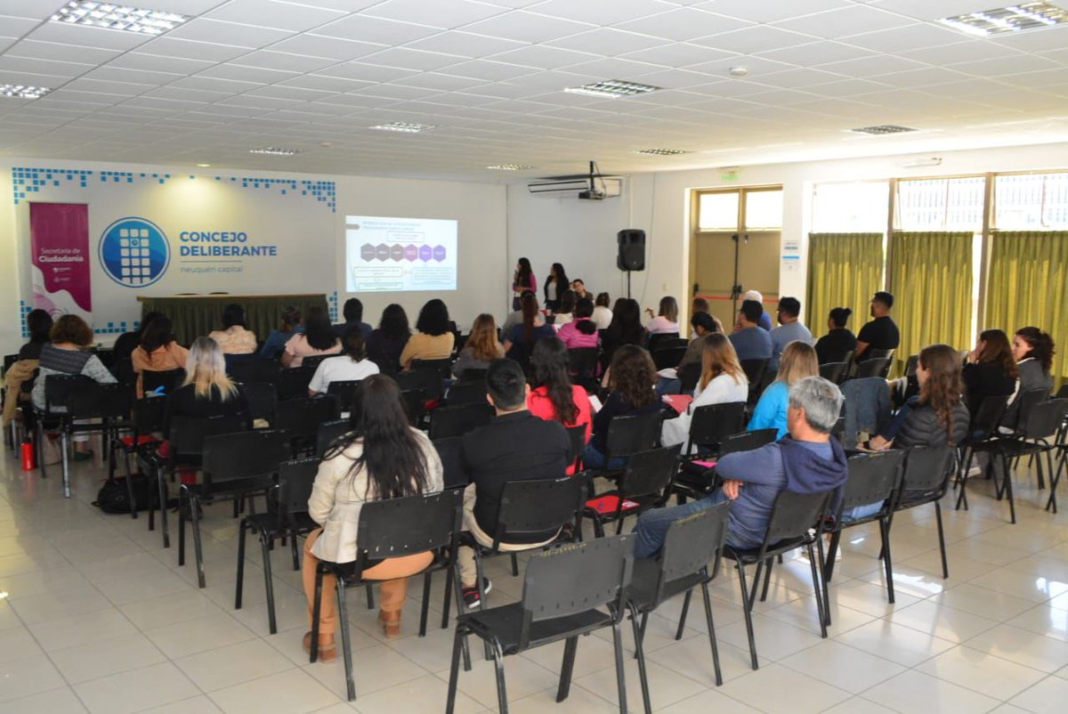 DDHH_RI_CI's tweet photo. ✅️ Compartimos la jornada "Acceso de la familia a la Unidad de Neonatología" en la que participó personal de salud, familias de infancias nacidas #Prematuras y la ciudadanía en general en el SUM del Concejo Deliberante.

#SecretaríaDeCiudadanía
#MunicipalidadDeNeuquén https://t.co/zztFgMskcC