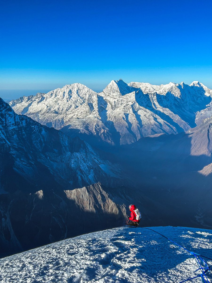 Un bonito día por el Himalaya con mi chico. Montanha linda e técnica, 6.800m. #AmaDablam #AltitudeTrainning