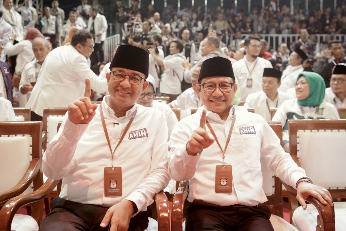 Ke Mamuju jangan lupa pakai sepatu,
kalau ingin maju pilihlah nomor SATU!

#AMINSatukanIndonesia
#AMINajaDulu 
#AMINkanIndonesia