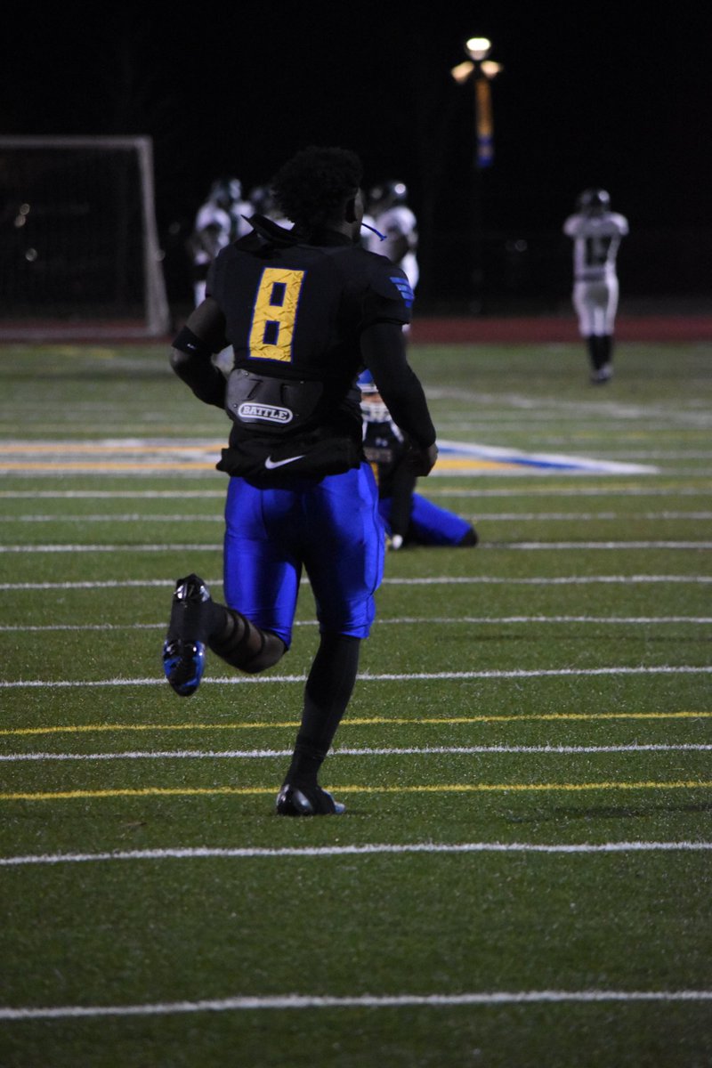 BalloutHodge's tweet photo. Hey coaches haven’t been active on here for a while now hope all is well, just wanted to share my game highlights against Bassick High School if there’s any questions my number and email is in my bio‼️🖤 https://t.co/YLbxoKMmgm   @RonDiGravio @CoachClark_HU @mikewrecruits https://t.co/3Q5U4ioCfq