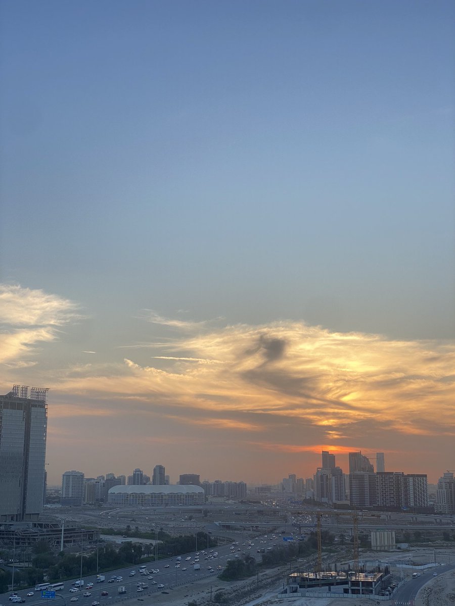 iii2_1iii's tweet photo. مساء الخير: كل شيء في متناول يدي إلا يديك .. يا حسّافه. https://t.co/Xw7Kt5tWnR