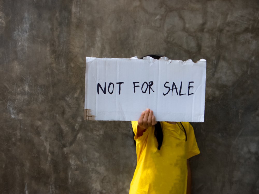 Kinder zum Kaufen: EU-Parlament verurteilt #Leihmutterschaft als #Menschenhandel
Das EU-Parlament hat erstmals Leihmutterschaft in die Liste der  Straftaten des Menschenhandels...
tinyurl.com/yes9sf4s Fotocredit: 
@ AdobeStock_196436463_AtjananC.png