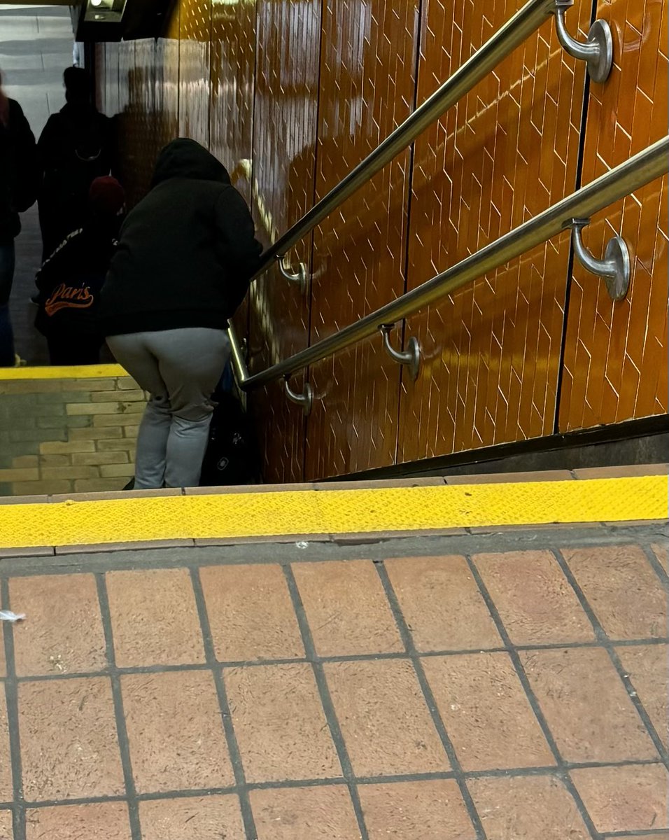 milkyways28's tweet photo. Lady claimed she couldn’t pay bc she broke but can buy a drink. Sullivan station didn’t do anything to make her pay… just allowed her to piggyback me… @MBTA ambassadors do better…. https://t.co/P4uZUa0I6D