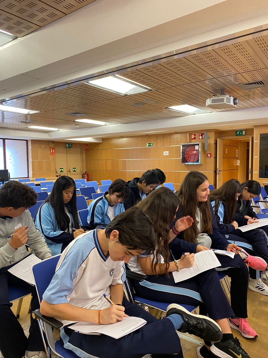 ColeMarillac's tweet photo. Conocemos las instituciones europeas en una enriquecedora visita a la sede de la Comisión y el Parlamento en Madrid, donde hemos podido acercarnos a todo lo que Europa ofrece a los jóvenes.
#colegiosHHCC #EducaciónVicenciana #Europebettertogether
@comisioneuropea https://t.co/BmtoTLM1P1