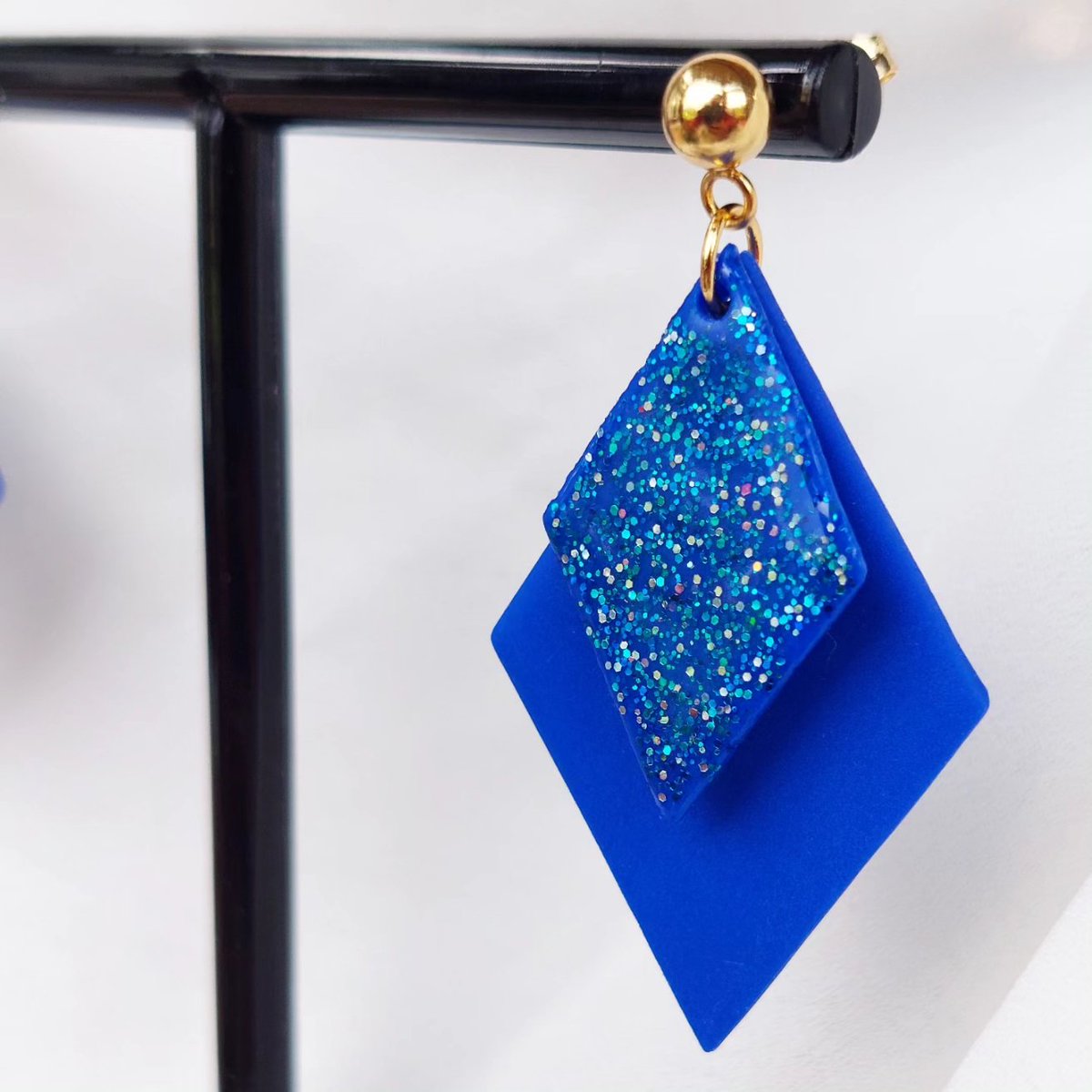 Sinéad Blue Dangles

Available on duilireland.ie as part of the ' Geal Collection '

duilireland.myshopify.com/products/duil-…

#irishjewellery #irishfashion
#irishdesign #irishcraft #irishearrings #dúil #dúiljewellery #dúilireland #lovemadelocal #madelocal #irishgifts #buyirish