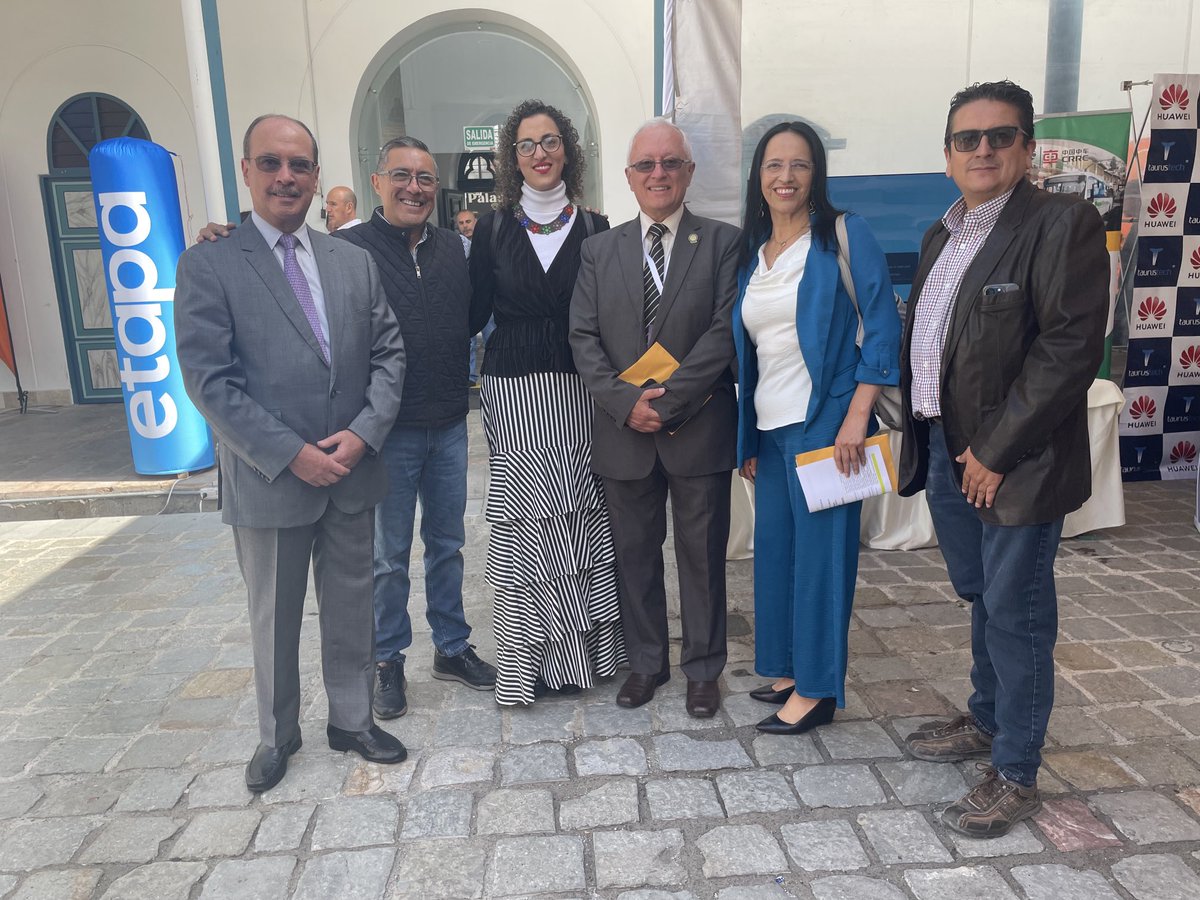 GAVVtech's tweet photo. Compartiendo con mis amigos en el Congreso #SmartcityCuenca en la bella ciudad de Cuenca. Reconocida como la mejor ciudad inteligente y sostenible https://t.co/Bmo7abqYB4