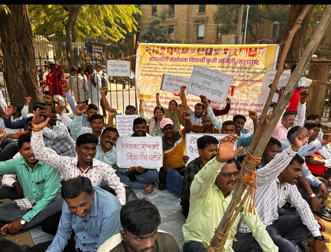 <a href="/save_atul/">Atul Save</a> गेल्या 15 दिवसापासून उपोषण चालू आहे साहेब.आम्ही ग्रामीण भागातील शेतमजुरांची मुले आहोत.आम्ही फक्त आमचा हक्क
मागतोय. ओबीसी समाज खूप मोठा आहे त्यात उच्च शिक्षण घेणारे फार कमी आहेत. आणि  fellowship शिवाय आमची PhD शक्य नाही.सर्व विद्यार्थ्यांना सरसकट व नोंदणी दिनांक fellowship द्यावी