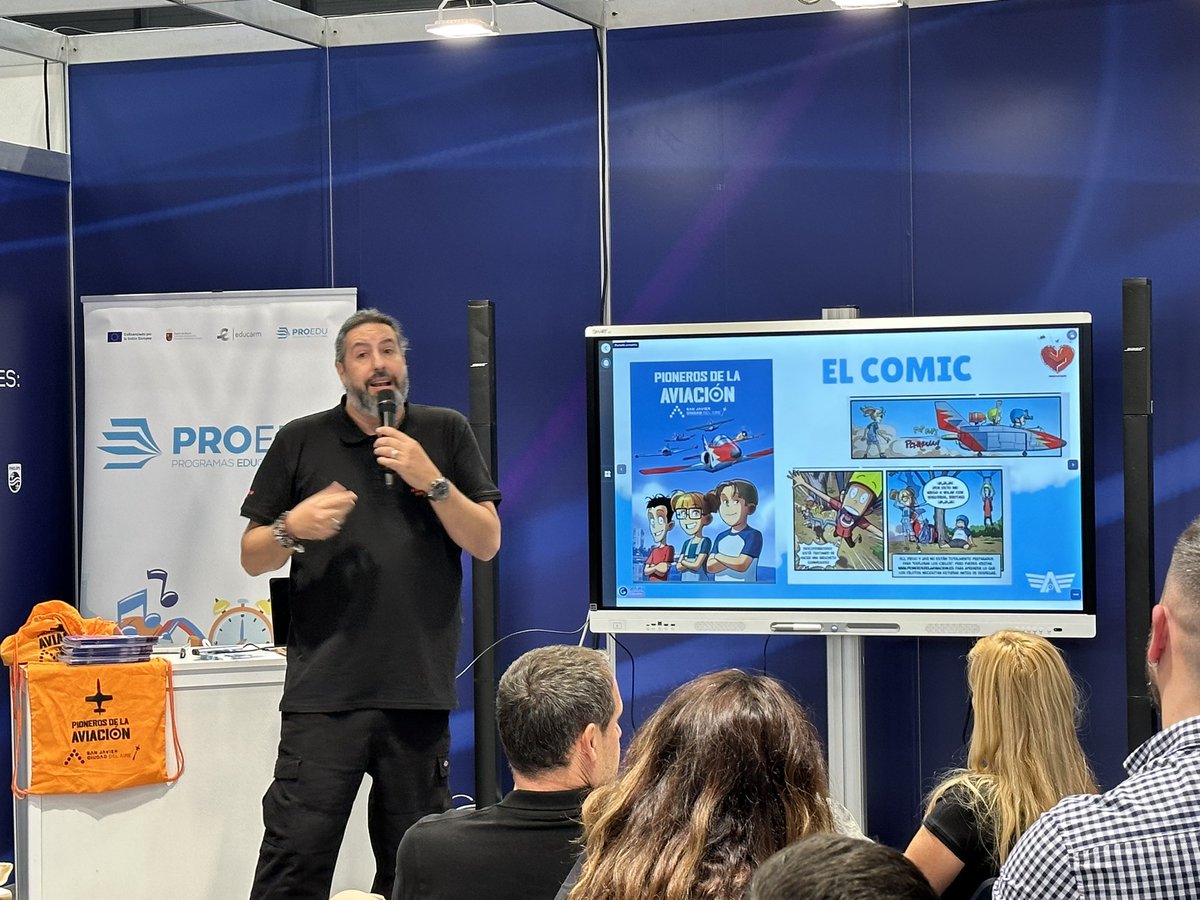 innovaedum's tweet photo. Nuestro compañero @CarlosMeziat presentando “Pioneros de aviación y su impacto digital ” en @SIMOEDU_ 

#simo2023 #innovaedum https://t.co/DZJDHSp19L