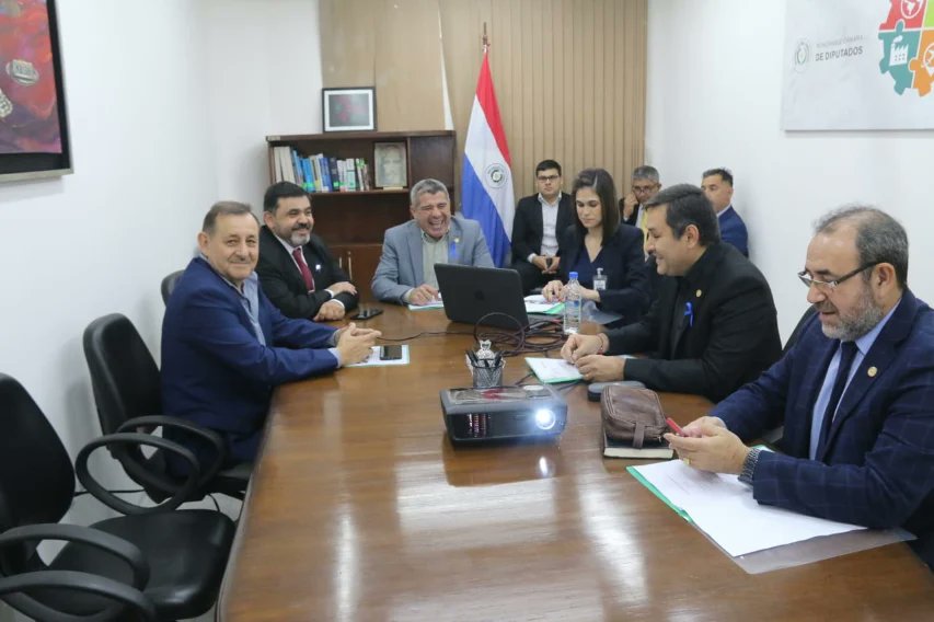 DiputadosPy's tweet photo. INDUSTRIA, COMERCIO, TURISMO Y COOPERATIVISMO

Presidente: Diputado Héctor Figueredo (ANR-Paraguarí).

Tema:  Visita del señor Nilton Maidana Vega, presidente del Instituto Nacional del Cooperativismo (INCOOP). https://t.co/b7s0EQX30P