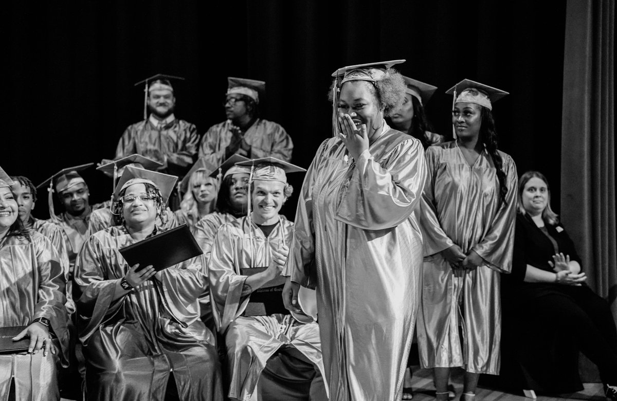 GoodwillAR's tweet image. Only 17 more days until our Excel Center students walk across the stage to receive their high school diplomas. 💚

#goodwillar #lookforthegood #theexcelcenter #adulteducation