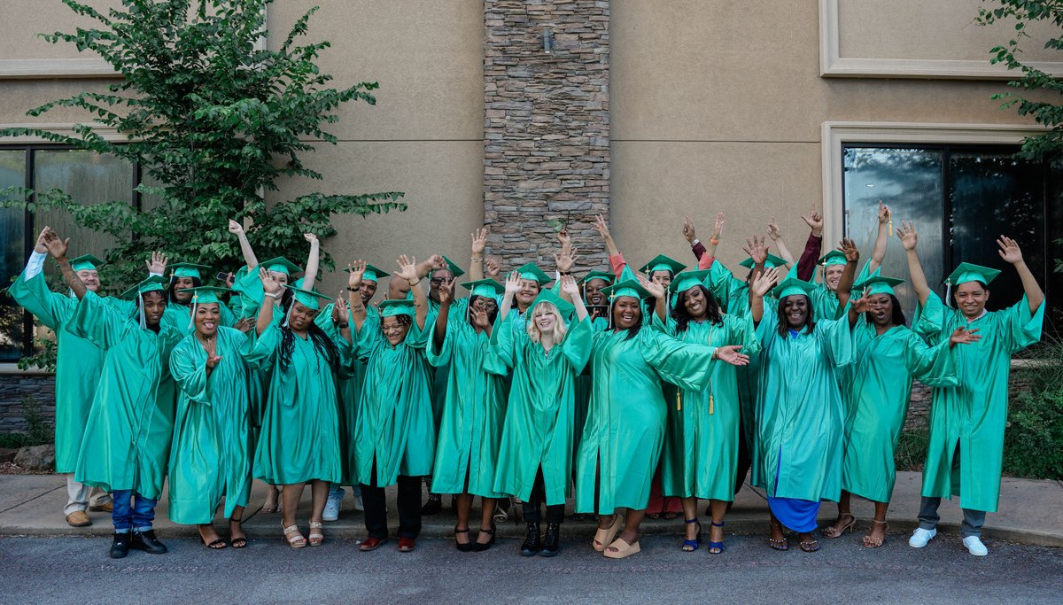 GoodwillAR's tweet image. Only 17 more days until our Excel Center students walk across the stage to receive their high school diplomas. 💚

#goodwillar #lookforthegood #theexcelcenter #adulteducation