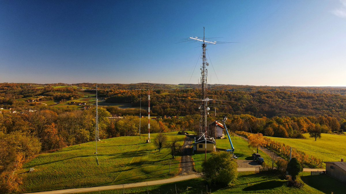 Autumn vibes at S53M. A lot of development inside the shack with a switching matrix design - a big upgrade!
#hamradio #cqww