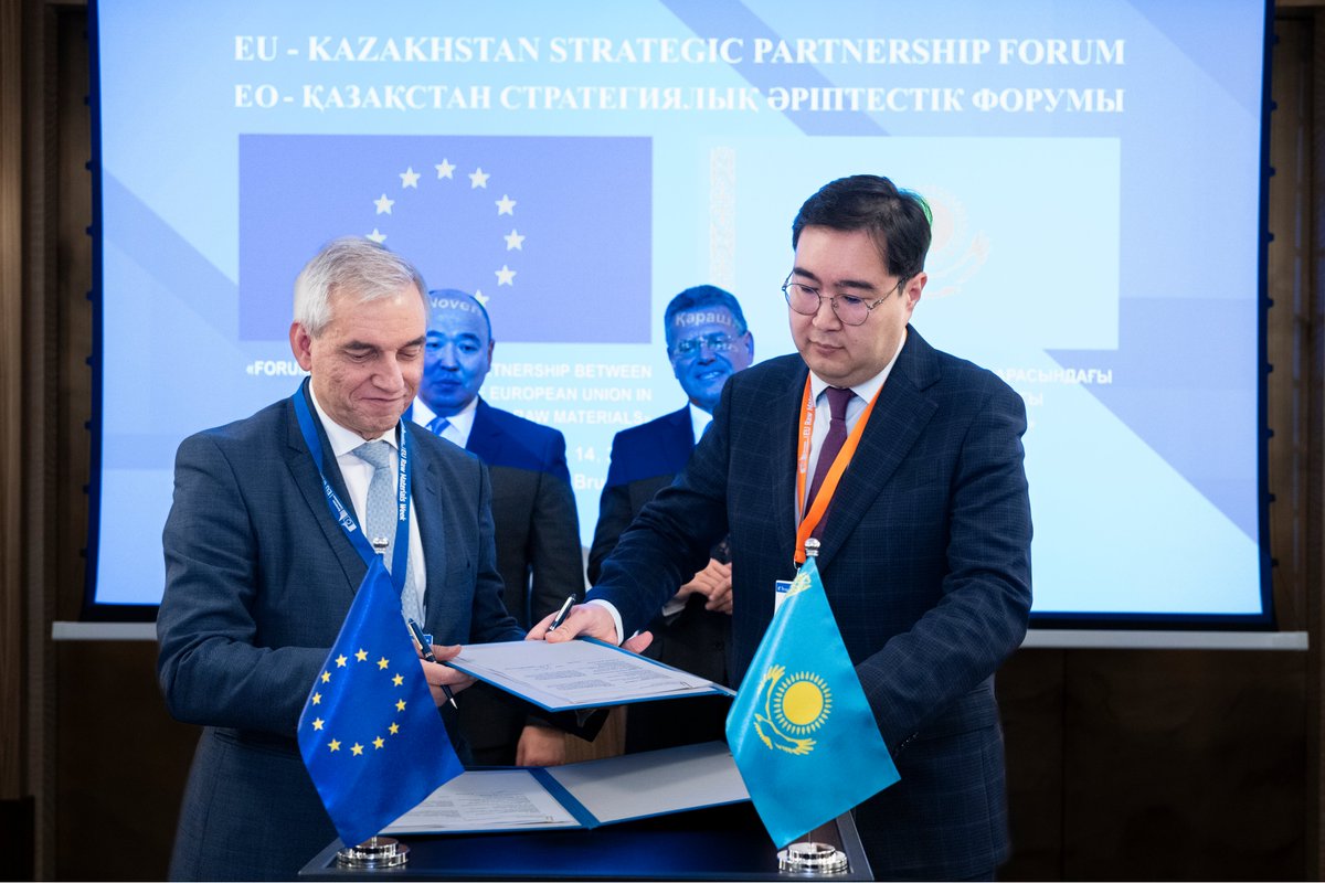 The 🇪🇺-🇰🇿 Business Forum gathered companies in #CriticalRawMaterials. EU-KAZ roadmap on #Sustainable Raw Materials in action! Min. Sharlapaev & I witnessed agreements between companies on: - recovery of rare elements in uranium mining - airborne geophysical exploration