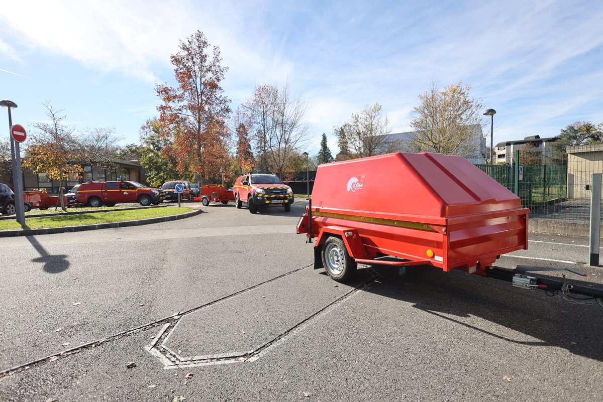 🚨 [Renforts suite inondations - Pas-de-Calais]

➡️Départ en renfort pour 7 jours 🗓️ dans le Pas-de-Calais📍de 8 sapeurs-pompiers 🧑‍🚒 du #sdis64 avec des motopompes d'épuisement à grand débit.

#sdis64 #pompiers #renforts #soutien #solidarité