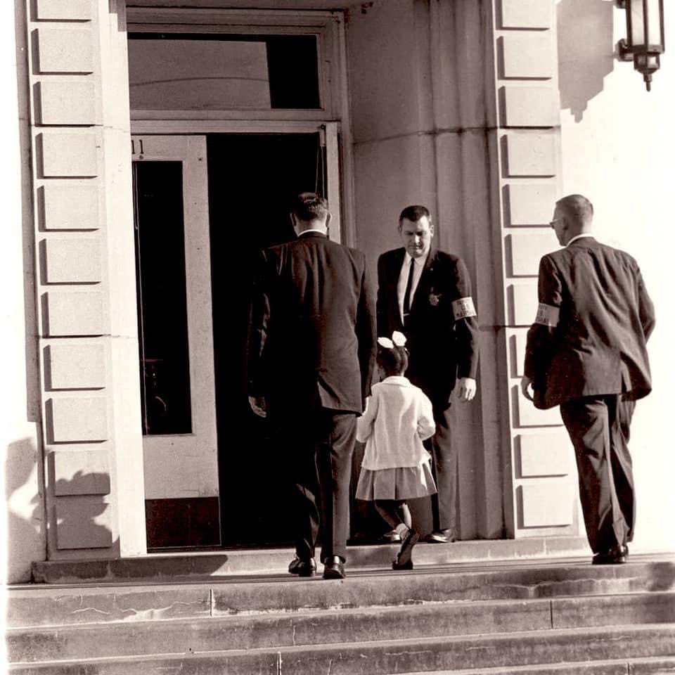 🧵“63 years ago today, federal marshals escorted 6-year-old #RubyBridges to her 1st day of school (1st grade), as the 1st Black student to attend previously all-white William Frantz Elementary School in New Orleans, Louisiana.