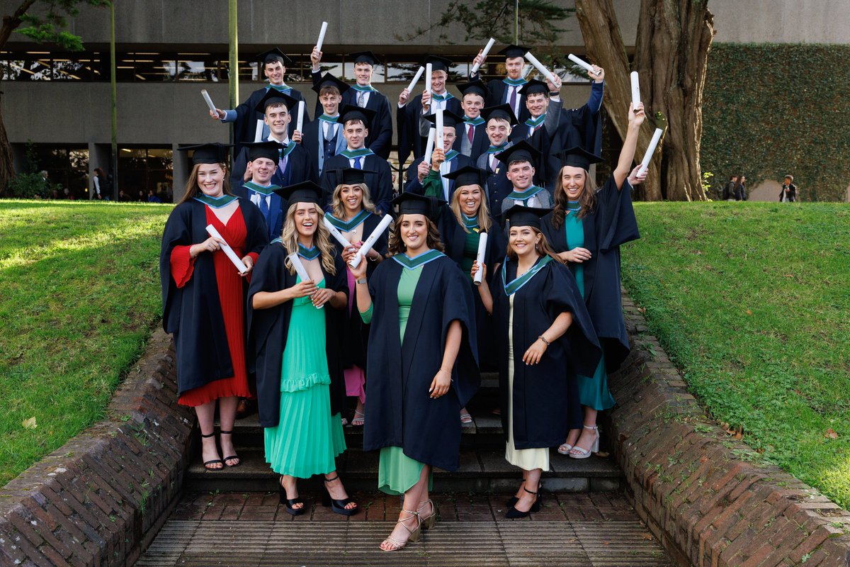 Congratulations to <a href="/UCC/">UCC Ireland</a>'s first Agricultural Science graduates who were conferred last Friday! 
ucc.ie/en/sefs/news/2…