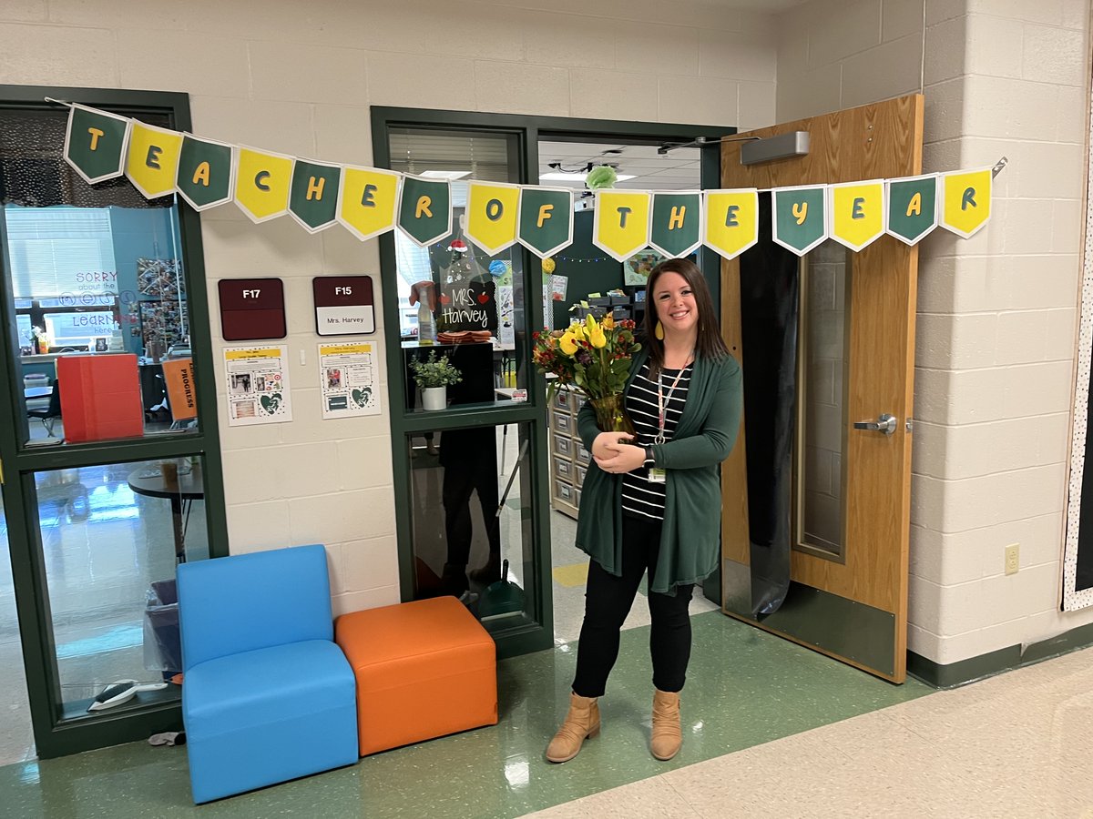 DUE_Principal's tweet photo. Congratulations to Mrs. Rachel Harvey on being named Duello's Teacher of the Year! We are excited to celebrate her today! #WeAreDuello #WeAreWentzville #learningleadinggrowingtogether @duello_office @Duello_AP https://t.co/fslGuvU68n