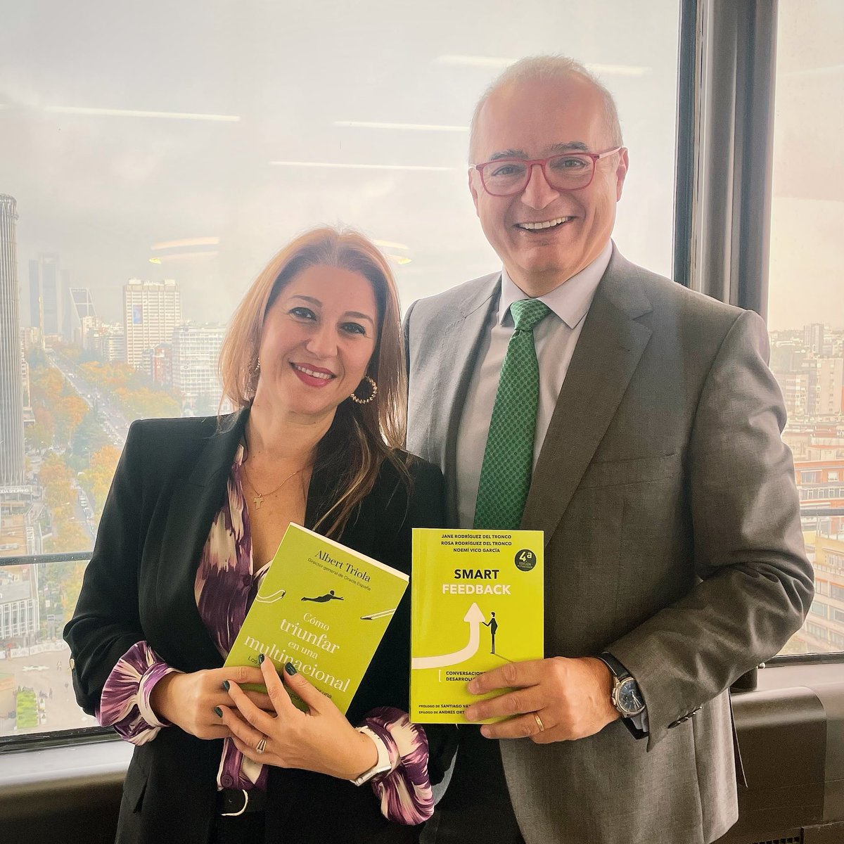 Nuestros libros estaban destinados… ¡a conocerse! Y las razones son obvias ;-) ¡parecen primos! 📚 

Una vez más enhorabuena <a href="/AlbertTriola1/">Albert Triola</a> y mis mejores deseos con #CómoTriunfarenUnaMultinacional
Confío en que tú también disfrutes mucho de <a href="/Smart_Feedback/">Smart Feedback</a> ;-)
#inspiringleaders