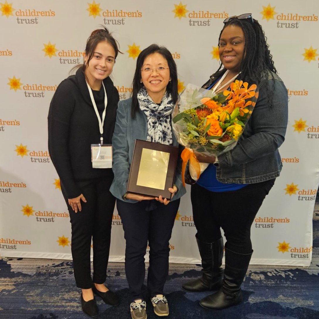 Bridges Homeward (@bridgeshomeward) on Twitter photo #Congratulations to our ED Yoyo Yau, who received the 2023 Community Visionary Award at the <a href="/trust4kids/">The Children's Trust</a> View from All Sides conference this year!
bridgeshomeward.org/whats-new/exec… #Congratulations to our ED Yoyo Yau, who received the 2023 Community Visionary Award at the <a href="/trust4kids/">The Children's Trust</a> View from All Sides conference this year!
bridgeshomeward.org/whats-new/exec…