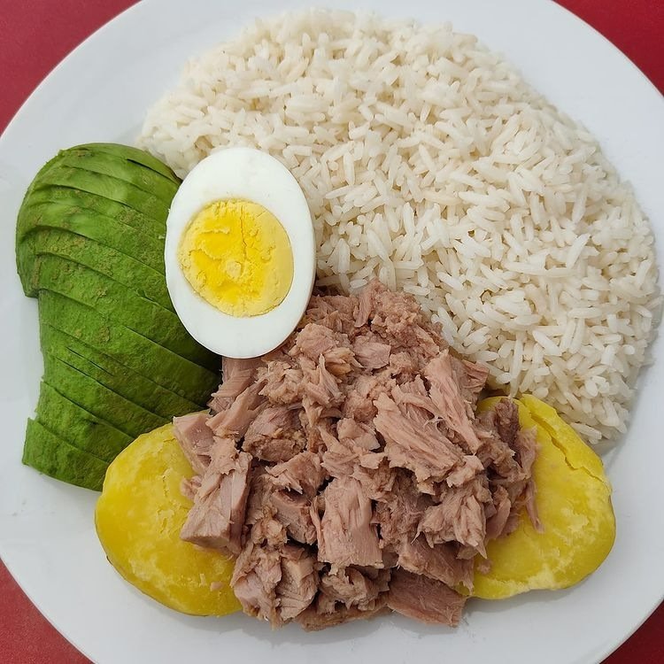 Menú para tu almuerzo 

Arroz
Atun
Huevo 
Aguacate